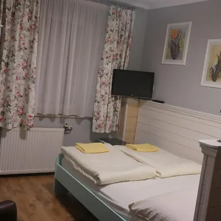 Pod Orzechem W Zaniemyslu