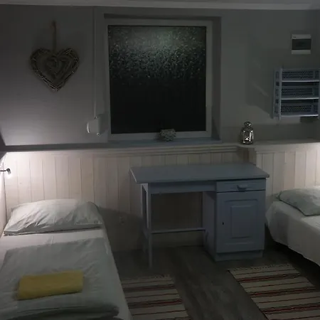 Pod Orzechem W Zaniemyslu * Zaniemyśl