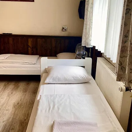 Pod Orzechem W Zaniemyslu Accommodatie bij particulieren *