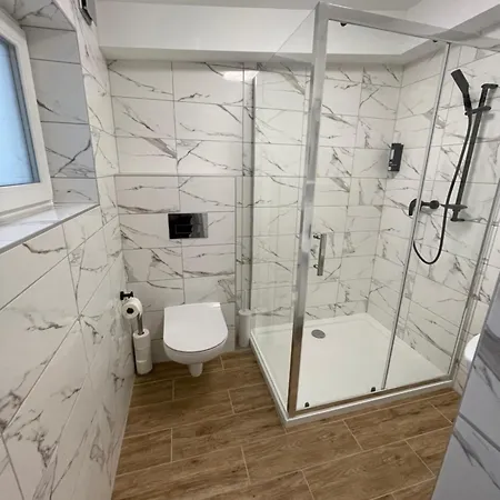 Pod Orzechem W Zaniemyslu *