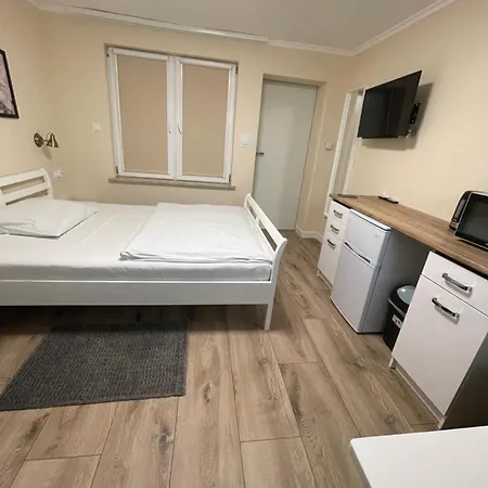 Pod Orzechem W Zaniemyslu *