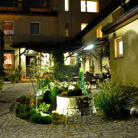 Pod Orzechem W Zaniemyslu Habitación en casa particular