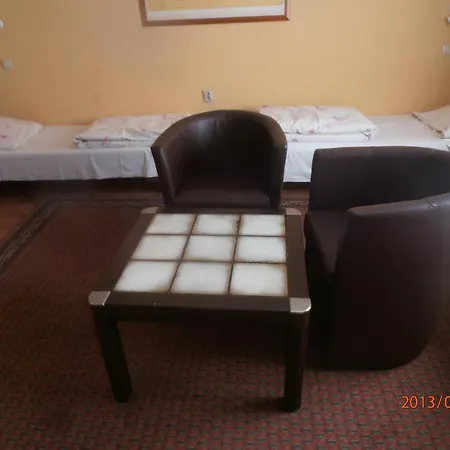 Pod Orzechem W Zaniemyslu Habitación en casa particular *