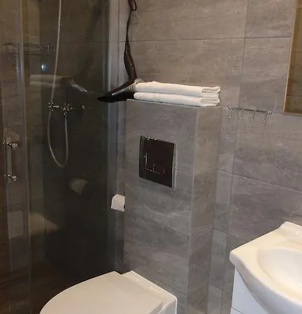 Pod Orzechem W Zaniemyslu * Zaniemyśl