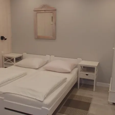 Pod Orzechem W Zaniemyslu *