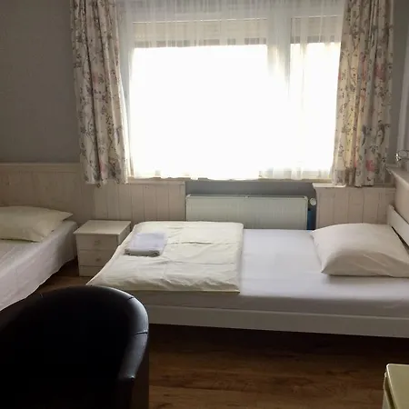 Pod Orzechem W Zaniemyslu Zaniemyśl