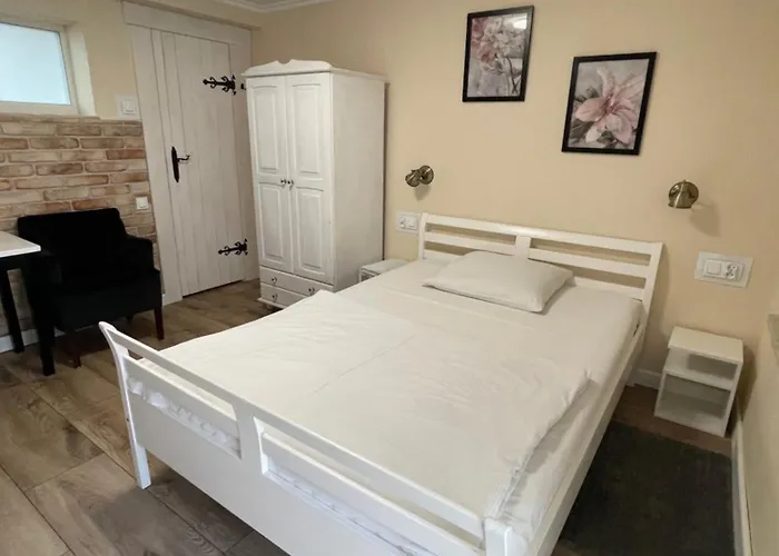 Pod Orzechem W Zaniemyslu