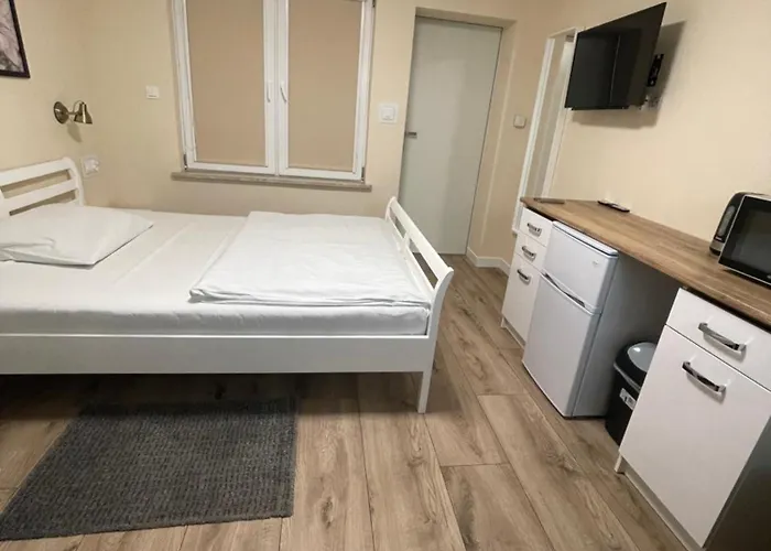 Pod Orzechem W Zaniemyslu *