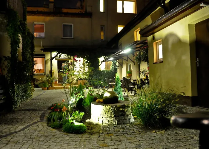 Pod Orzechem W Zaniemyslu Homestay