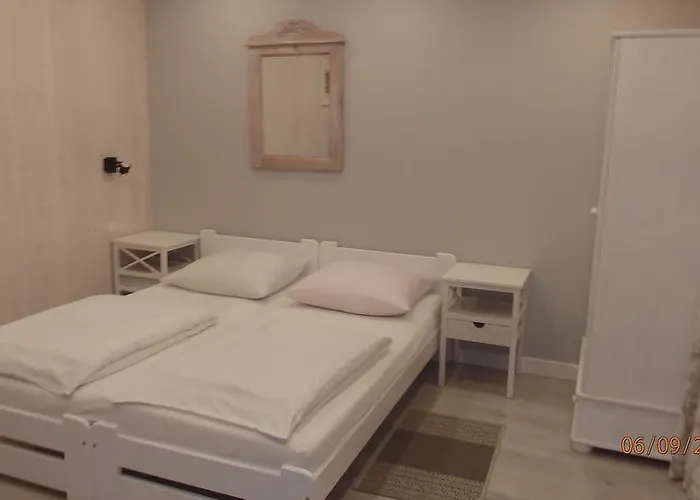 Pod Orzechem W Zaniemyslu *