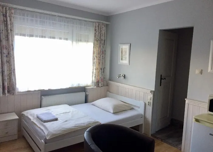 Pod Orzechem W Zaniemyslu *