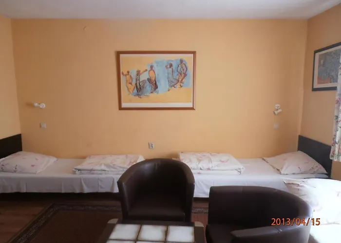 Pod Orzechem W Zaniemyslu * Zaniemyśl